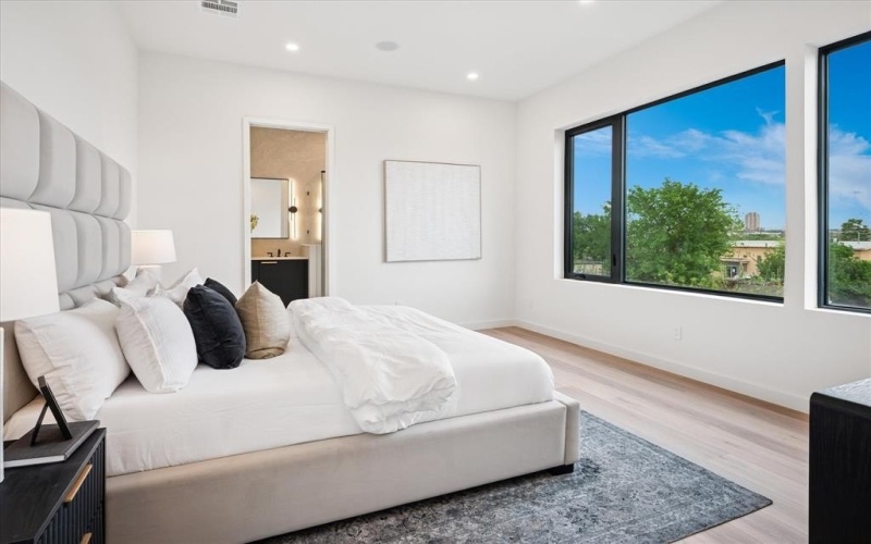 4534 Lake Avenue #101, Dallas, TX 75219, 3 Habitaciones Habitaciones , ,3 BañosBaños,Residential,En Venta,4534 Lake Avenue,20749984
