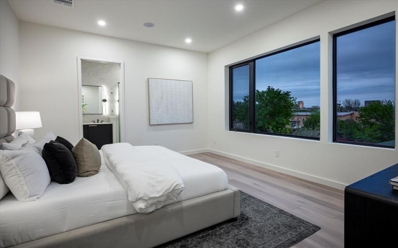 4534 Lake Avenue #104, Dallas, TX 75219, 3 Habitaciones Habitaciones , ,3 BañosBaños,Residential,En Venta,4534 Lake Avenue,20749991