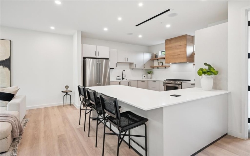 4534 Lake Avenue #104, Dallas, TX 75219, 3 Habitaciones Habitaciones , ,3 BañosBaños,Residential,En Venta,4534 Lake Avenue,20749991
