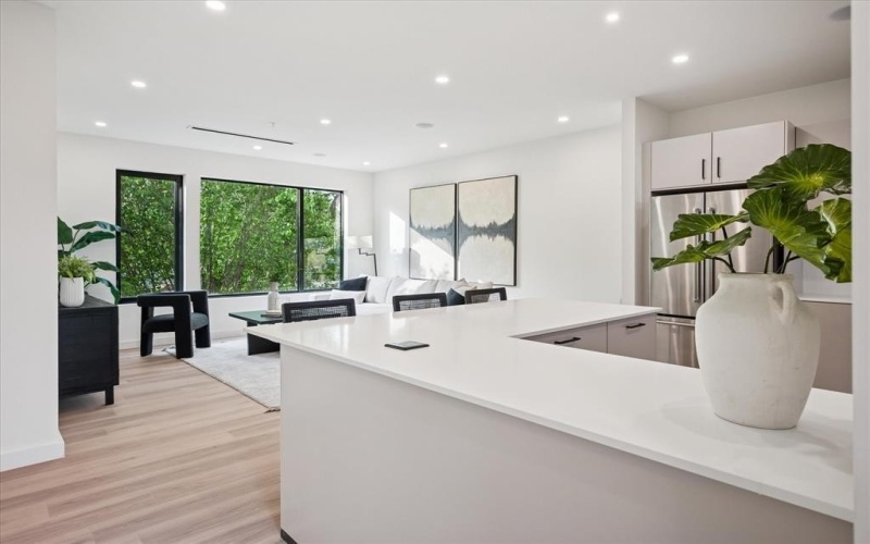 4534 Lake Avenue #104, Dallas, TX 75219, 3 Habitaciones Habitaciones , ,3 BañosBaños,Residential,En Venta,4534 Lake Avenue,20749991