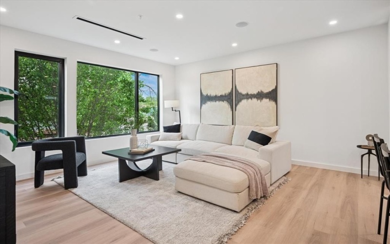 4534 Lake Avenue #104, Dallas, TX 75219, 3 Habitaciones Habitaciones , ,3 BañosBaños,Residential,En Venta,4534 Lake Avenue,20749991