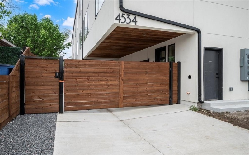 4534 Lake Avenue #104, Dallas, TX 75219, 3 Habitaciones Habitaciones , ,3 BañosBaños,Residential,En Venta,4534 Lake Avenue,20749991