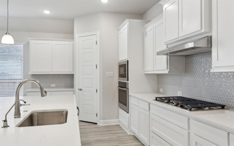 1005 Daisy Way, Crowley, TX 76036, 4 Bedrooms Bedrooms, ,3 BathroomsBathrooms,Residential,For Sale,1005 Daisy Way,20751136