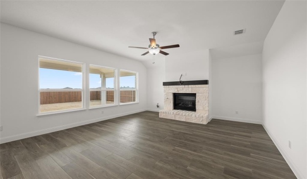 504 Pebble Circle, Azle, TX 76020, 3 Bedrooms Bedrooms, ,2 BathroomsBathrooms,Residential,For Sale,504 Pebble Circle,20751196