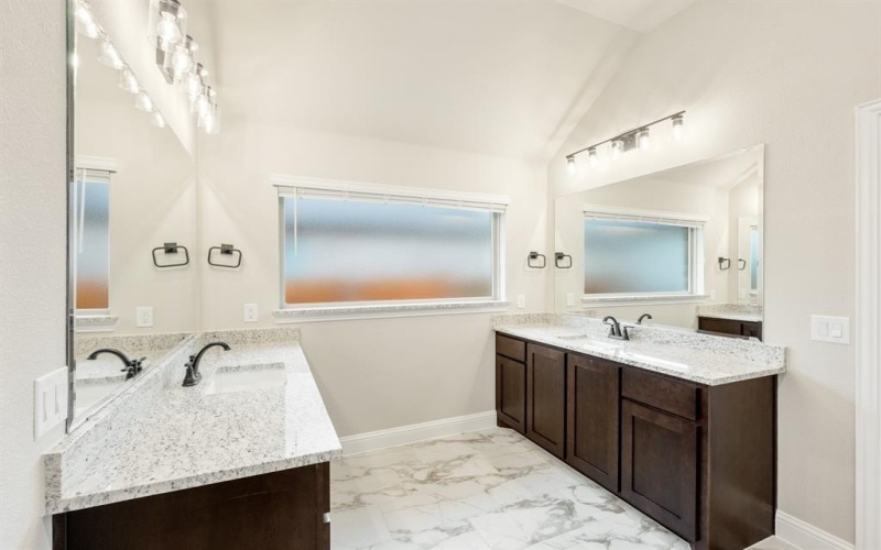4021 Eagles Bluff Road, Midlothian, TX 76065, 5 Habitaciones Habitaciones , ,5 BañosBaños,Residential,En Venta,4021 Eagles Bluff Road,20765459