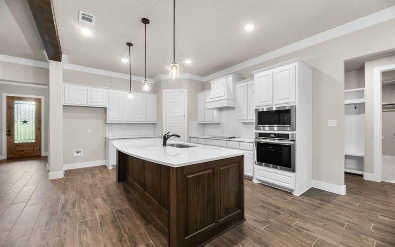 2201 Crystal Palace Boulevard, Alvarado, TX 76009, 4 Habitaciones Habitaciones , ,2 BañosBaños,Residential,En Venta,2201 Crystal Palace Boulevard,20757341
