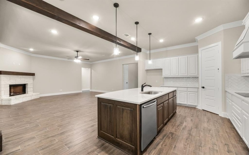 2201 Crystal Palace Boulevard, Alvarado, TX 76009, 4 Habitaciones Habitaciones , ,2 BañosBaños,Residential,En Venta,2201 Crystal Palace Boulevard,20757341