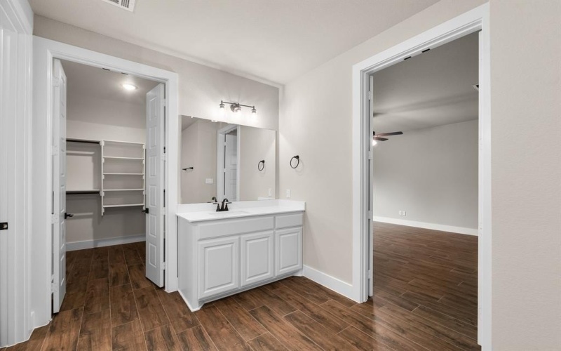 2201 Crystal Palace Boulevard, Alvarado, TX 76009, 4 Habitaciones Habitaciones , ,2 BañosBaños,Residential,En Venta,2201 Crystal Palace Boulevard,20757341