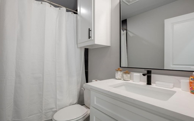 3020 Henry #B, Greenville, TX 75401, 3 Bedrooms Bedrooms, ,2 BathroomsBathrooms,Residential Lease,For Rent,3020 Henry,20767606