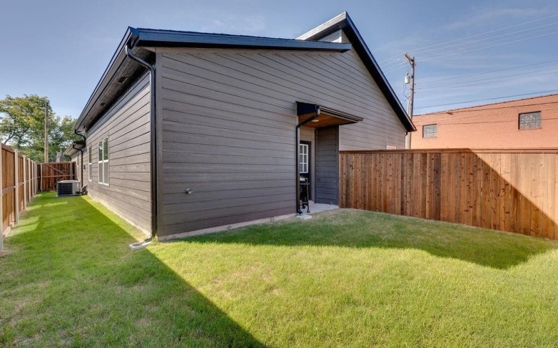 3020 Henry #B, Greenville, TX 75401, 3 Bedrooms Bedrooms, ,2 BathroomsBathrooms,Residential Lease,For Rent,3020 Henry,20767606