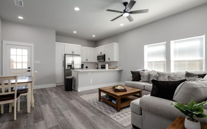 3020 Henry #B, Greenville, TX 75401, 3 Bedrooms Bedrooms, ,2 BathroomsBathrooms,Residential Lease,For Rent,3020 Henry,20767606