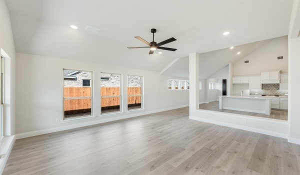 180 Creekside Drive, Sanger, TX 76266, 4 Habitaciones Habitaciones , ,3 BañosBaños,Residential,En Venta,180 Creekside Drive,20767631