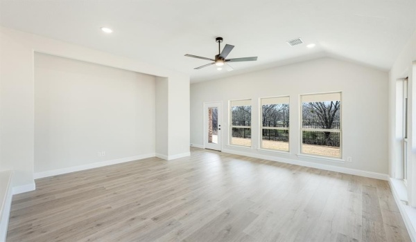 180 Creekside Drive, Sanger, TX 76266, 4 Habitaciones Habitaciones , ,3 BañosBaños,Residential,En Venta,180 Creekside Drive,20767631