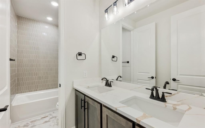 914 Cardinal Drive, Midlothian, TX 76065, 3 Bedrooms Bedrooms, ,3 BathroomsBathrooms,Residential,For Sale,914 Cardinal Drive,20767758