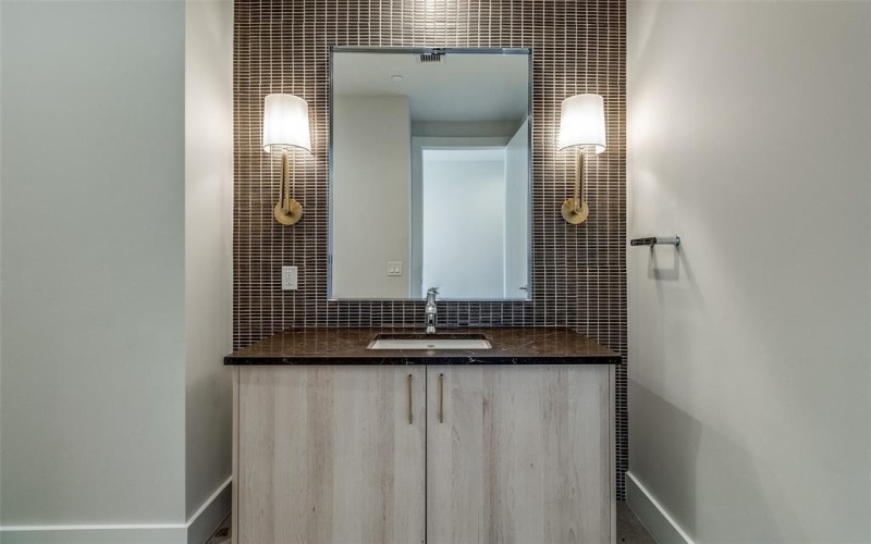 8119 Douglas Avenue #1404, Dallas, TX 75225, 2 Bedrooms Bedrooms, ,2 BathroomsBathrooms,Residential Lease,For Rent,8119 Douglas Avenue,20760273