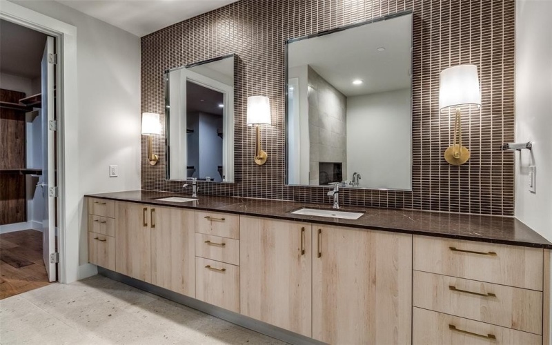 8119 Douglas Avenue #1404, Dallas, TX 75225, 2 Bedrooms Bedrooms, ,2 BathroomsBathrooms,Residential Lease,For Rent,8119 Douglas Avenue,20760273