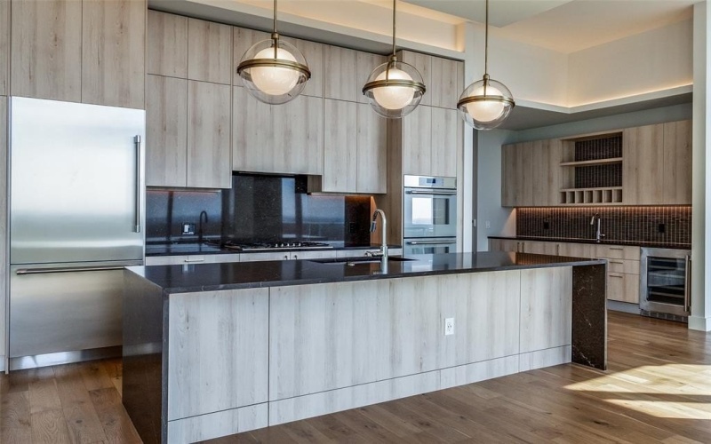 8119 Douglas Avenue #1404, Dallas, TX 75225, 2 Bedrooms Bedrooms, ,2 BathroomsBathrooms,Residential Lease,For Rent,8119 Douglas Avenue,20760273