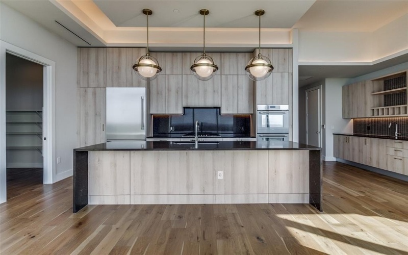 8119 Douglas Avenue #1404, Dallas, TX 75225, 2 Bedrooms Bedrooms, ,2 BathroomsBathrooms,Residential Lease,For Rent,8119 Douglas Avenue,20760273