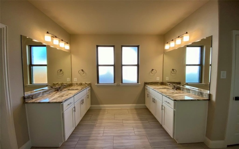235 Devonshire Drive, Greenville, TX 75401, 5 Bedrooms Bedrooms, ,5 BathroomsBathrooms,Residential,For Sale,235 Devonshire Drive,20770575