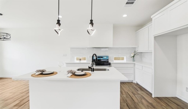 1610 Life Avenue, Dallas, TX 75212, 3 Bedrooms Bedrooms, ,2 BathroomsBathrooms,Residential,For Sale,1610 Life Avenue,20762885