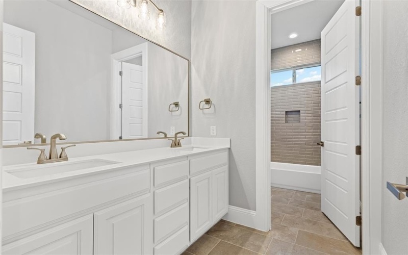 123 Club House Drive, Weatherford, TX 76087, 4 Bedrooms Bedrooms, ,5 BathroomsBathrooms,Residential,For Sale,123 Club House Drive,20762993