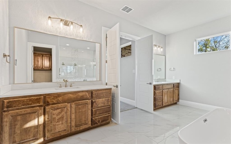 123 Club House Drive, Weatherford, TX 76087, 4 Bedrooms Bedrooms, ,5 BathroomsBathrooms,Residential,For Sale,123 Club House Drive,20762993