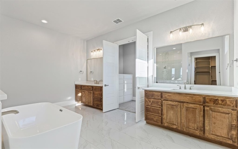 123 Club House Drive, Weatherford, TX 76087, 4 Bedrooms Bedrooms, ,5 BathroomsBathrooms,Residential,For Sale,123 Club House Drive,20762993