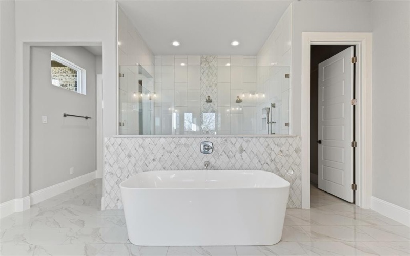 123 Club House Drive, Weatherford, TX 76087, 4 Bedrooms Bedrooms, ,5 BathroomsBathrooms,Residential,For Sale,123 Club House Drive,20762993