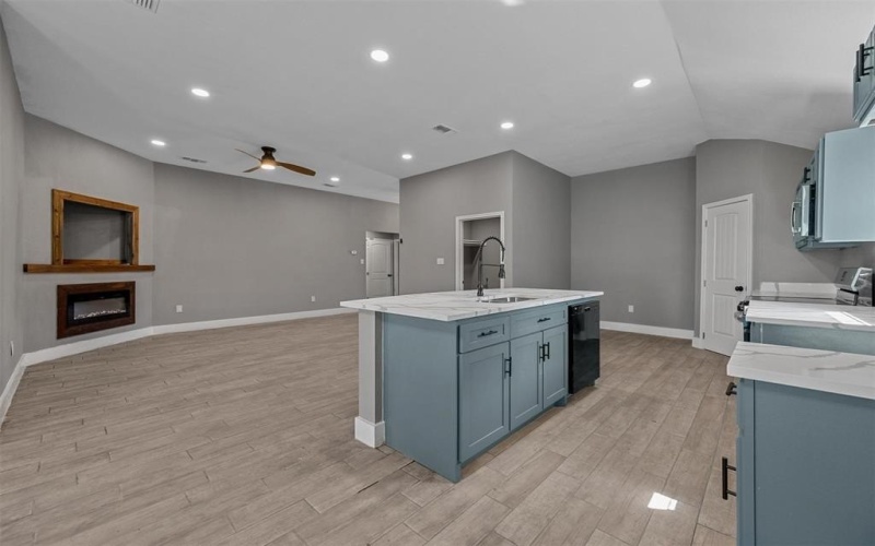 1006 W Brown, Ennis, TX 75119, 3 Bedrooms Bedrooms, ,2 BathroomsBathrooms,Residential,For Sale,1006 W Brown,20754253