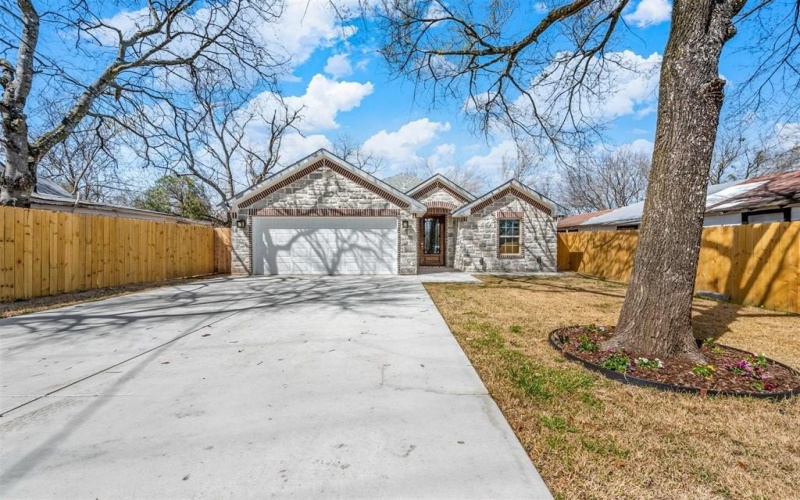1006 W Brown, Ennis, TX 75119, 3 Bedrooms Bedrooms, ,2 BathroomsBathrooms,Residential,For Sale,1006 W Brown,20754253