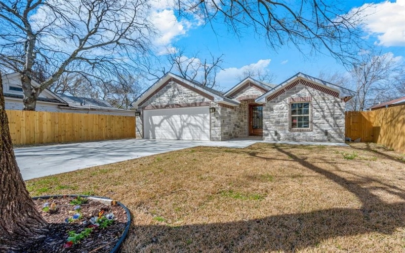 1006 W Brown, Ennis, TX 75119, 3 Bedrooms Bedrooms, ,2 BathroomsBathrooms,Residential,For Sale,1006 W Brown,20754253