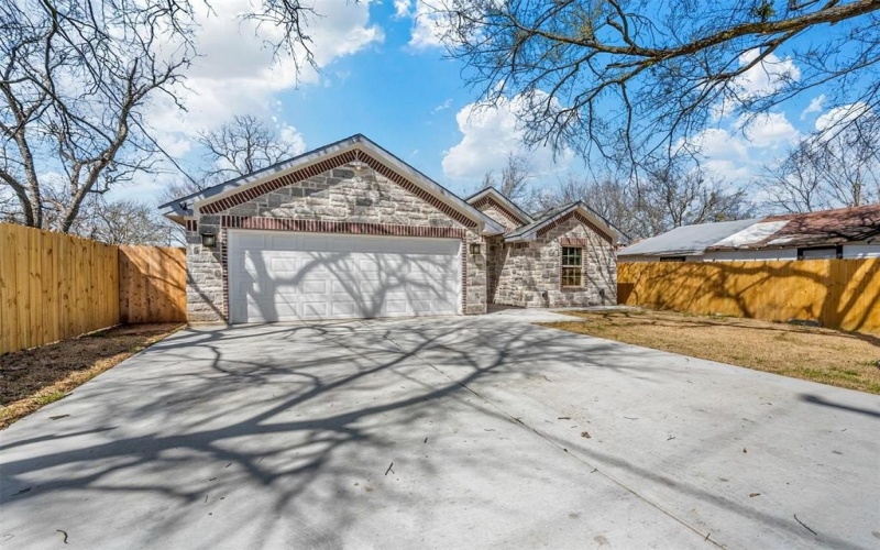 1006 W Brown, Ennis, TX 75119, 3 Bedrooms Bedrooms, ,2 BathroomsBathrooms,Residential,For Sale,1006 W Brown,20754253