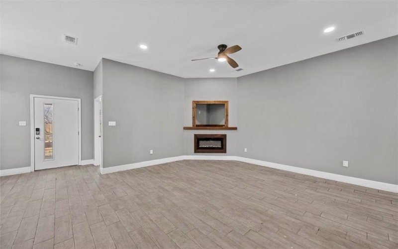 1006 W Brown, Ennis, TX 75119, 3 Bedrooms Bedrooms, ,2 BathroomsBathrooms,Residential,For Sale,1006 W Brown,20754253