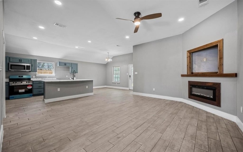1006 W Brown, Ennis, TX 75119, 3 Bedrooms Bedrooms, ,2 BathroomsBathrooms,Residential,For Sale,1006 W Brown,20754253