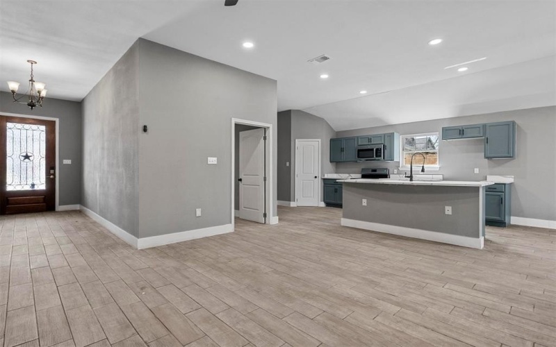 1006 W Brown, Ennis, TX 75119, 3 Bedrooms Bedrooms, ,2 BathroomsBathrooms,Residential,For Sale,1006 W Brown,20754253