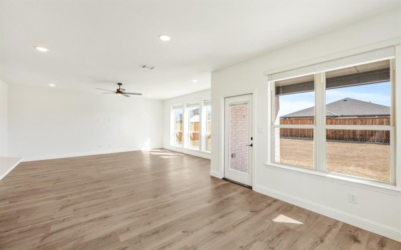 1545 Laurel Avenue, Aubrey, TX 76227, 4 Bedrooms Bedrooms, ,2 BathroomsBathrooms,Residential,For Sale,1545 Laurel Avenue,20755171