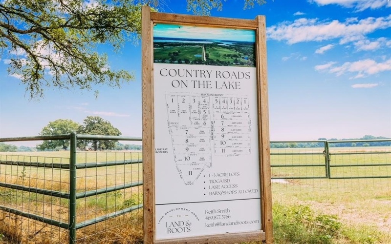 202 William Brewer Road, Collinsville, TX 76233, 5 Bedrooms Bedrooms, ,6 BathroomsBathrooms,Residential,For Sale,202 William Brewer Road,20764866