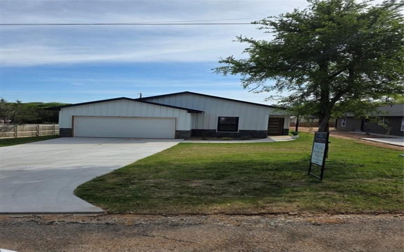 3612 Broken Bow Drive, Granbury, TX 76048, 3 Bedrooms Bedrooms, ,2 BathroomsBathrooms,Residential,For Sale,3612 Broken Bow Drive,20774165