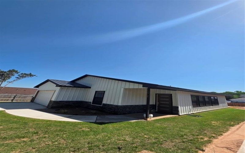 3612 Broken Bow Drive, Granbury, TX 76048, 3 Bedrooms Bedrooms, ,2 BathroomsBathrooms,Residential,For Sale,3612 Broken Bow Drive,20774165
