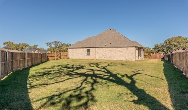 1600 Sea Breeze Court, Azle, TX 76020, 4 Bedrooms Bedrooms, ,2 BathroomsBathrooms,Residential,For Sale,1600 Sea Breeze Court,20780774