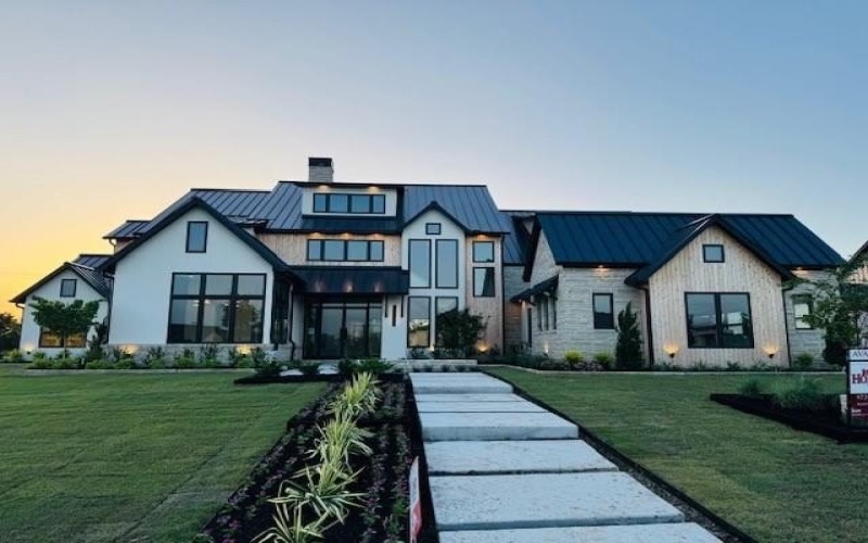 311 Longview Place, Heath, TX 75032, 4 Bedrooms Bedrooms, ,5 BathroomsBathrooms,Residential,For Sale,311 Longview Place,20781212