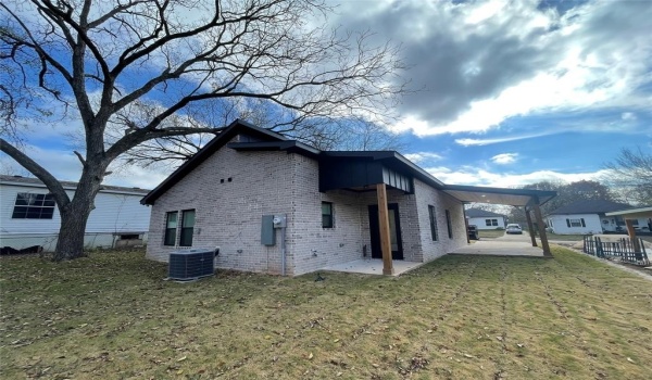 607 W Baker Street, Denison, TX 75020, 3 Bedrooms Bedrooms, ,2 BathroomsBathrooms,Residential,For Sale,607 W Baker Street,20781221