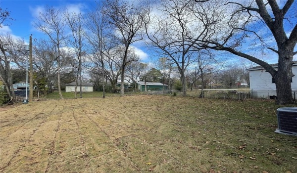 607 W Baker Street, Denison, TX 75020, 3 Bedrooms Bedrooms, ,2 BathroomsBathrooms,Residential,For Sale,607 W Baker Street,20781221
