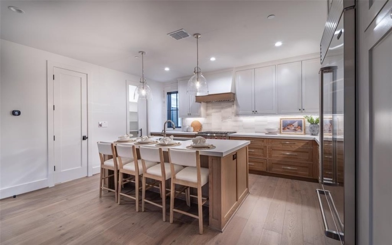 4529 Emerson Avenue #6, University Park, TX 75205, 2 Bedrooms Bedrooms, ,2 BathroomsBathrooms,Residential,For Sale,4529 Emerson Avenue,20775564