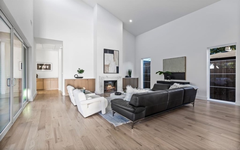 2410 N Prairie Avenue, Dallas, TX 75204, 4 Habitaciones Habitaciones , ,5 BañosBaños,Residential,En Venta,2410 N Prairie Avenue,20775897