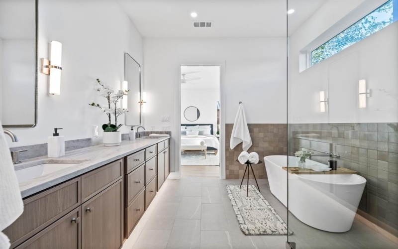 2410 N Prairie Avenue, Dallas, TX 75204, 4 Habitaciones Habitaciones , ,5 BañosBaños,Residential,En Venta,2410 N Prairie Avenue,20775897