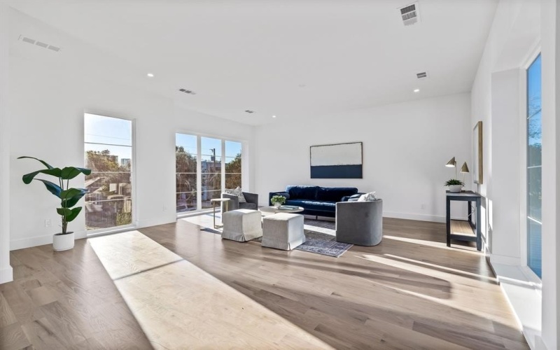 2410 N Prairie Avenue, Dallas, TX 75204, 4 Habitaciones Habitaciones , ,5 BañosBaños,Residential,En Venta,2410 N Prairie Avenue,20775897