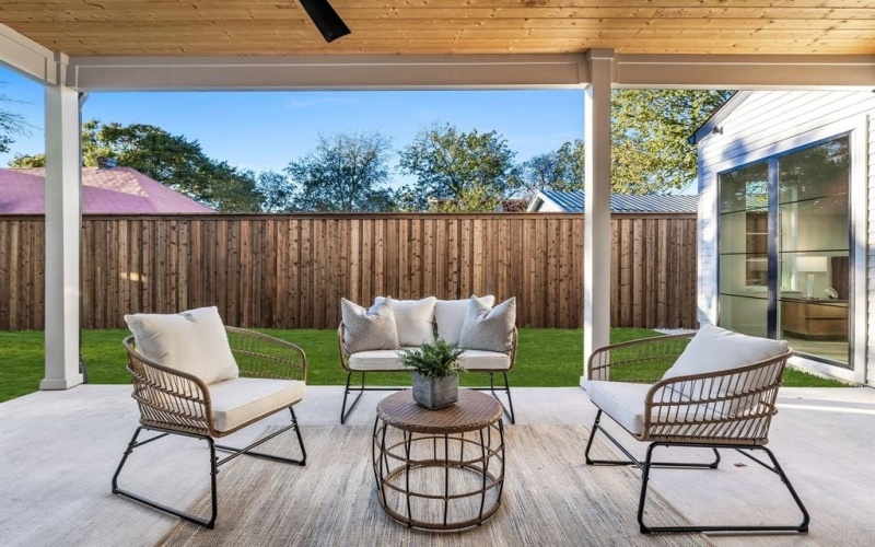 2410 N Prairie Avenue, Dallas, TX 75204, 4 Habitaciones Habitaciones , ,5 BañosBaños,Residential,En Venta,2410 N Prairie Avenue,20775897