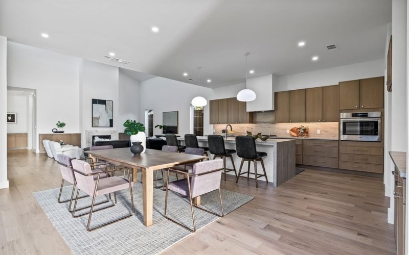 2410 N Prairie Avenue, Dallas, TX 75204, 4 Habitaciones Habitaciones , ,5 BañosBaños,Residential,En Venta,2410 N Prairie Avenue,20775897