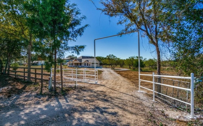 2860 CR 312, Cleburne, TX 76031, 4 Habitaciones Habitaciones , ,2 BañosBaños,Residential,En Venta,2860 CR 312,20782583